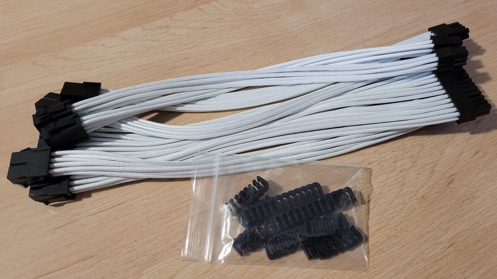 Laufwerke & Adapter: Sleeved cable extension kit, weiss, 30cm, neu in OVP – Neu und originalverpackt aus Brig von Mike69 1