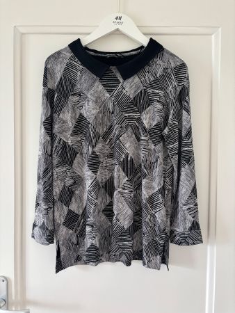 Marimekko monochrome top - size S (fits S-M)