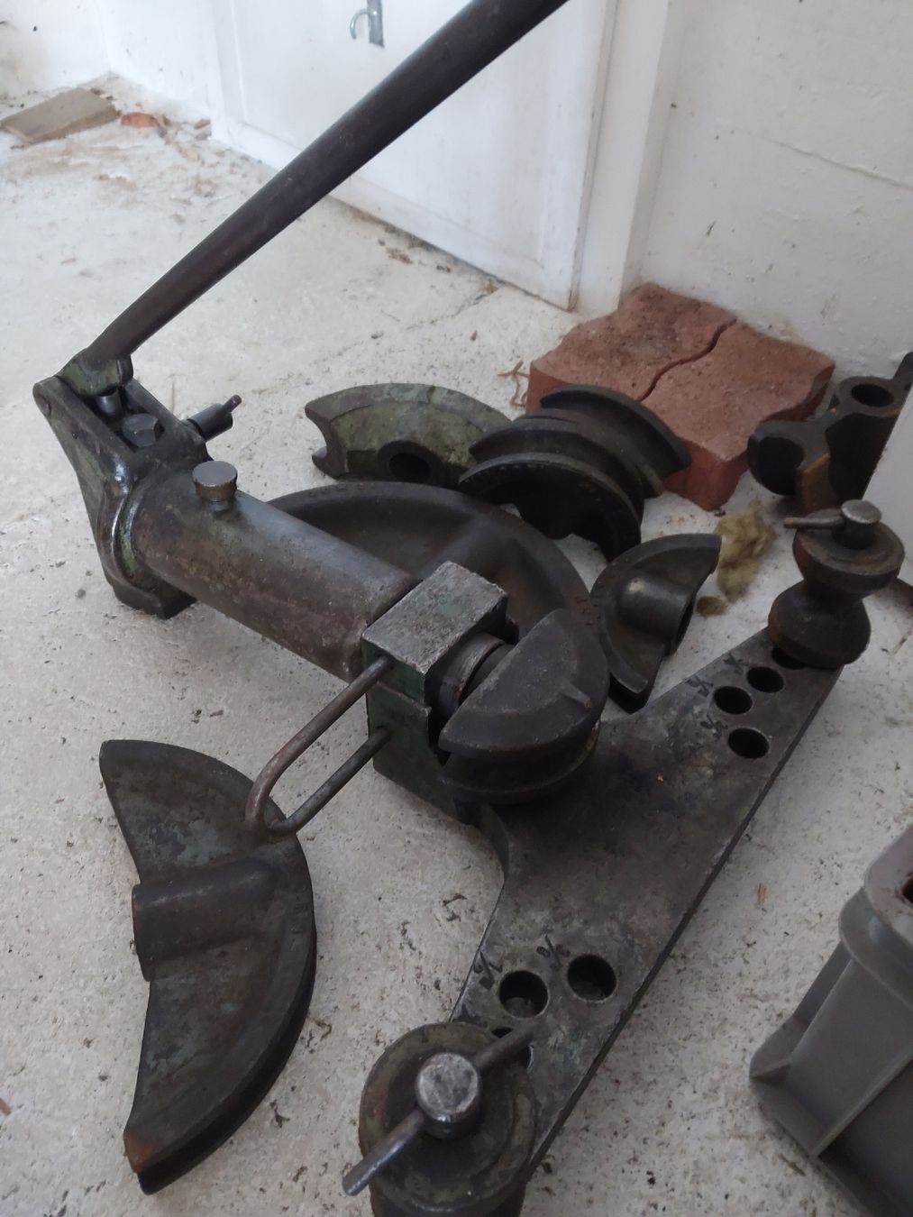 Tutti gli attrezzi: Hydraulische Rohrbiege – Difettoso da Rothenhausen venduto da living.sideways