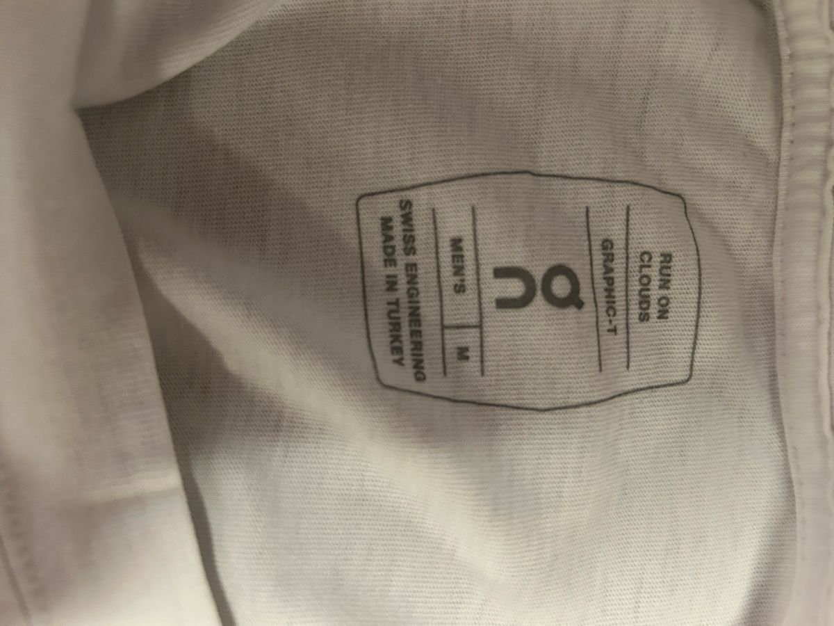 On T-Shirts: ON T-shirt – Gebraucht aus St. Gallen von den_b5pr 2