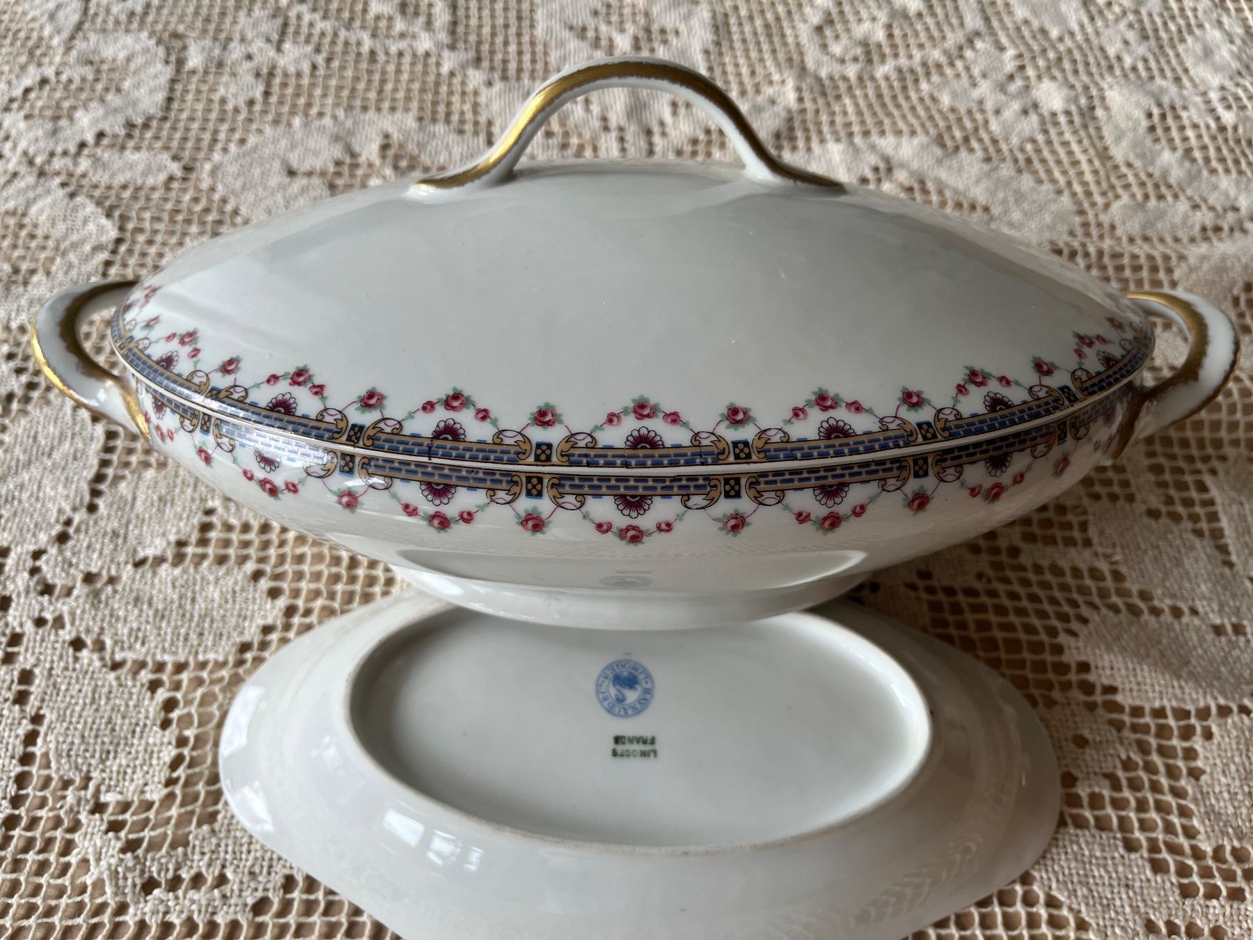 Ciotole: Limoges Servierschale mit Deckel, Blumenmuster – Usato da St. Gallen venduto da reg_f8h8