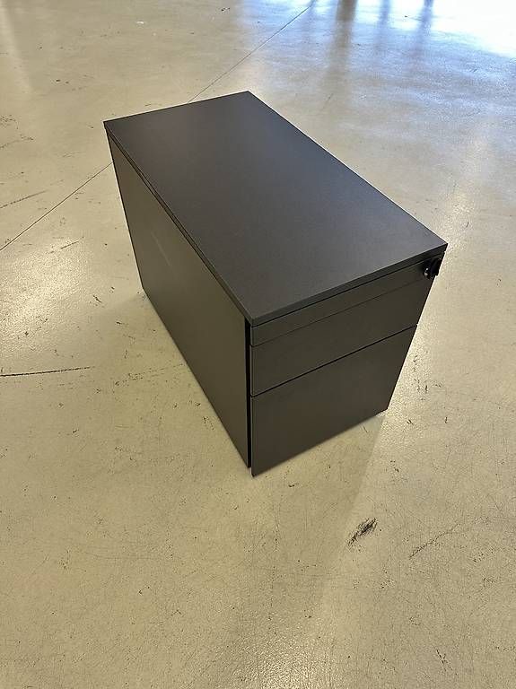 Cassettiere: Caisson de bureau noir avec tiroirs et serrure professionnel – Usato da Aigle venduto da Alex979