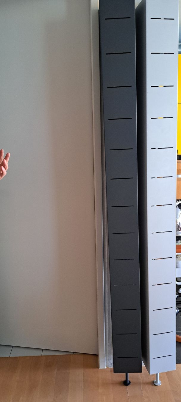 Racks & Supports: CD - Ständer 1xgrau, 1x schwarz – D'occasion à Steffisburg par epf_5nnt 1