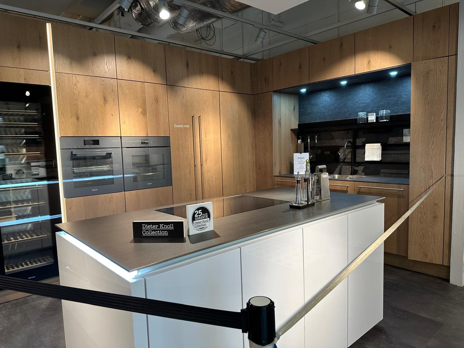 V-Zug Cucine complete: Cuisine Pfister neuve avec îlot central model d'exposition – Nuovo (secondo la descrizione) da Gimel venduto da lui_7szm