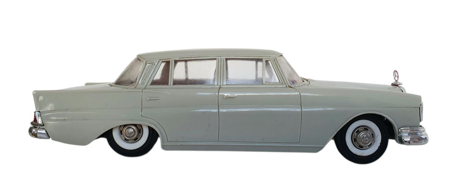 Gama Giocattoli: Gama Mercedes 220 mit Batterieantrieb – Usato da Flawil venduto da JaguarXJSHE 3