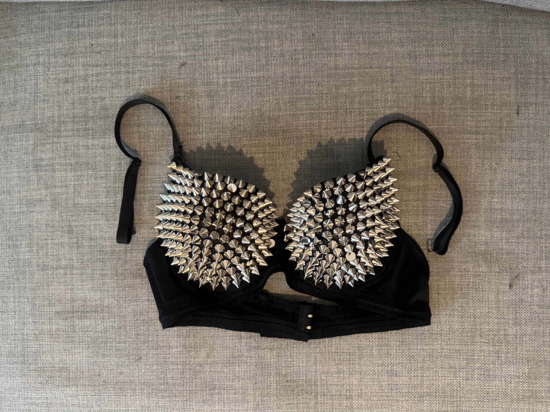 Kostüme: Festival Bra with Spikes (B75) – Neu (gemäss Beschreibung) aus Zürich von carmen_kandey_Insta