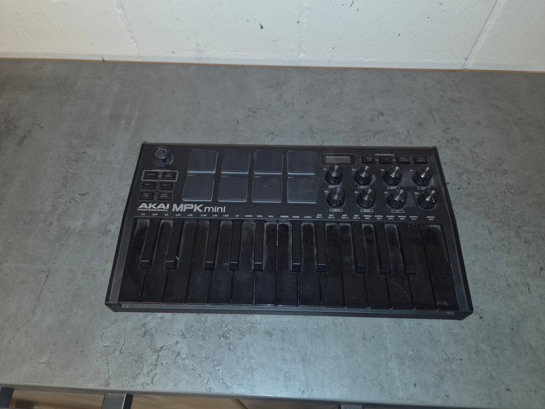 Musikinstrumente: Akai Professional MPK Mini – Gebraucht aus Therwil von DrLou