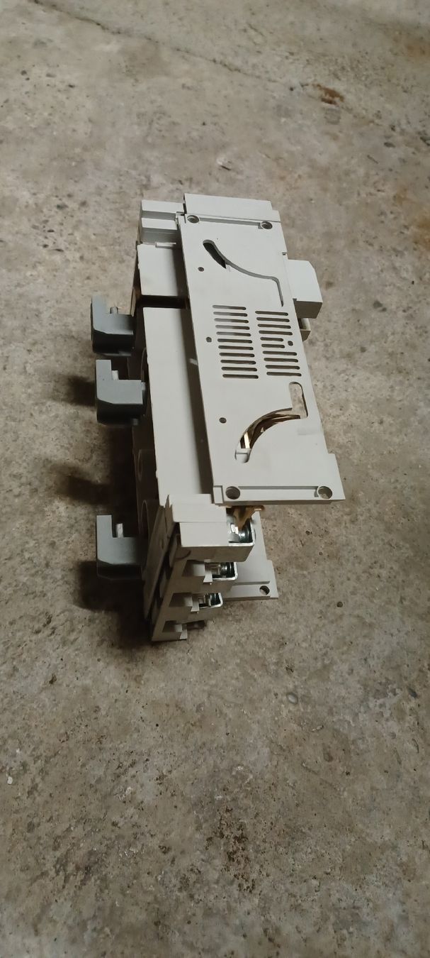 Hager Elektronikbauteile: NH-Trenner – Gebraucht aus Lommis von Mondeo63070 3
