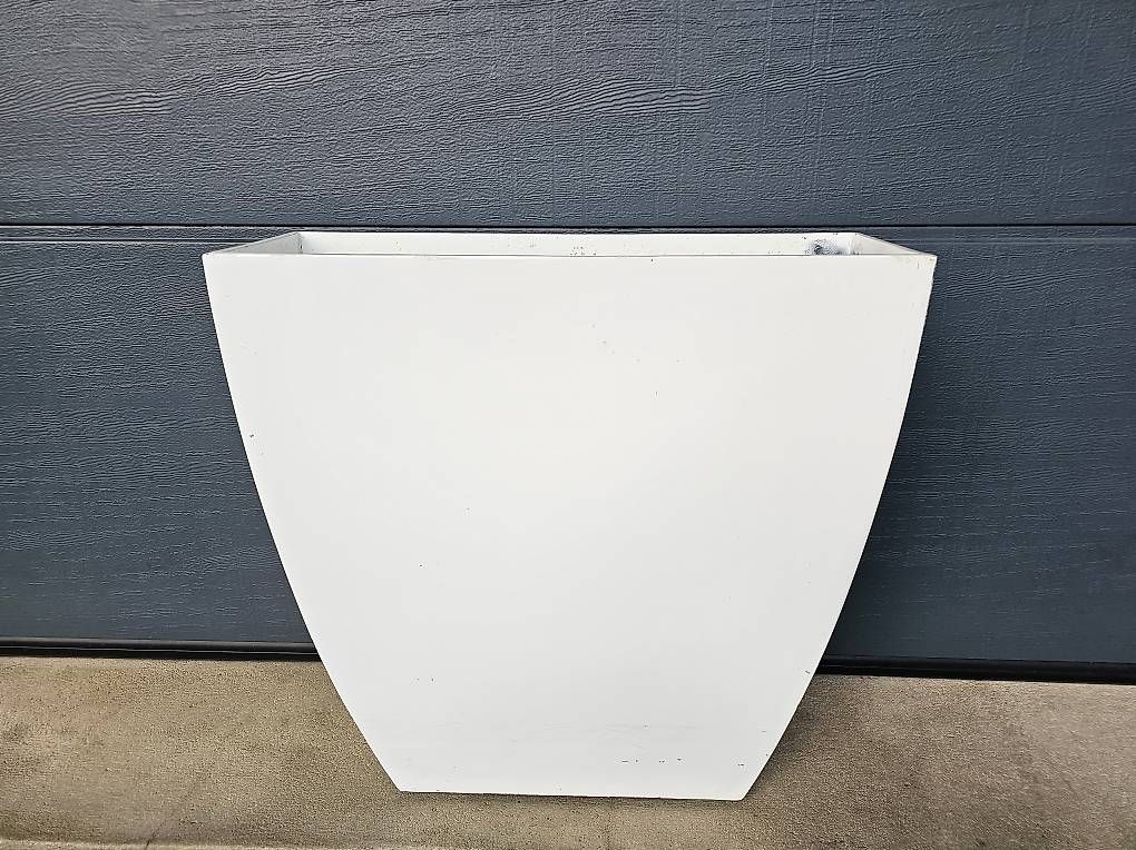 Blumentöpfe: grosser Pflanztopf, Blumenkübel in weiss – Gebraucht aus Benken SG von trix87 3