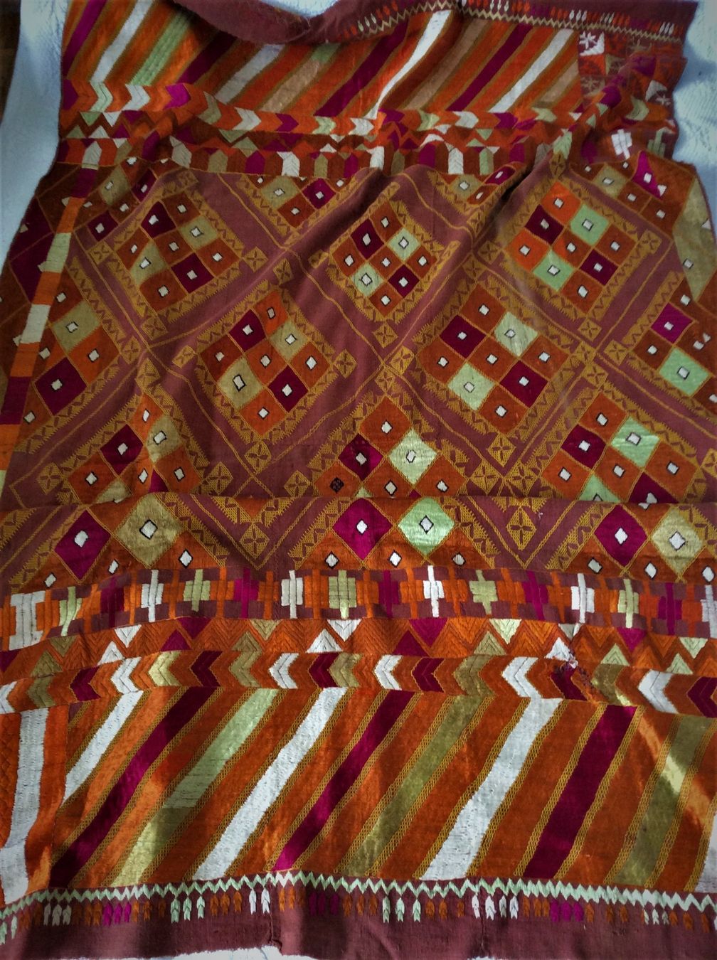 Tessuti: Phulkari sur Kadhi – Usato da Genève venduto da edelweiss1900 2