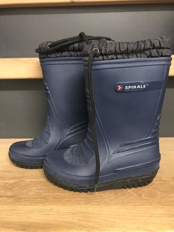 schwarze gummistiefel gefüttert