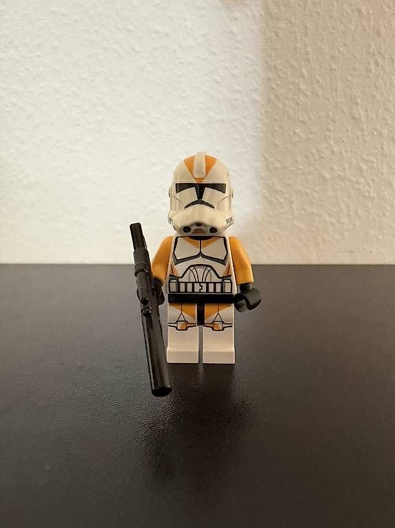 Lego Statuette: LEGO Star Wars 212th Clone Trooper Minifigur – Usato da Zürich venduto da Liam_Hess