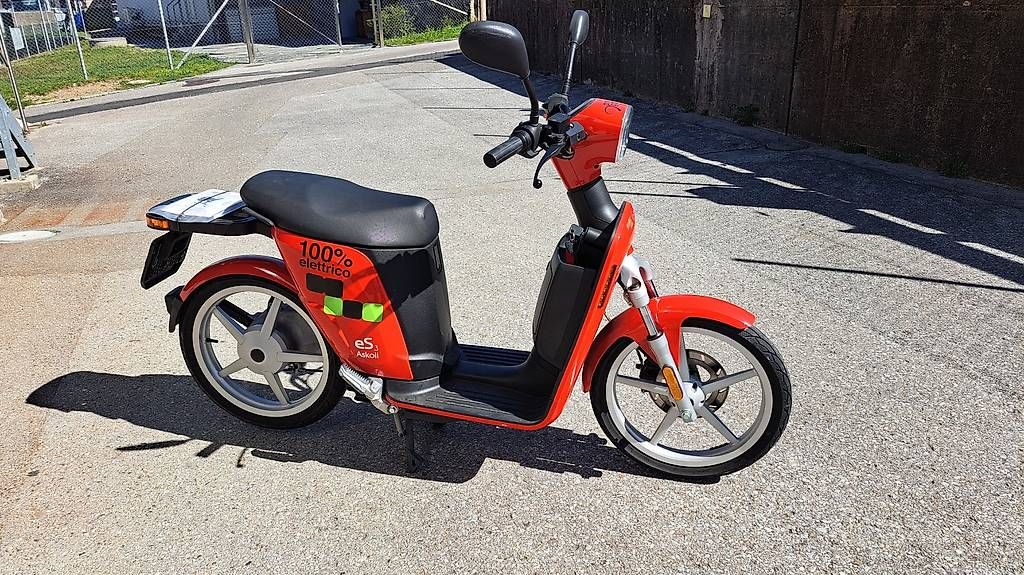 Scooters: Elektro Roller Askoll  NGS3 - 2 Batterie – D'occasion à Villa Luganese par Pupilino