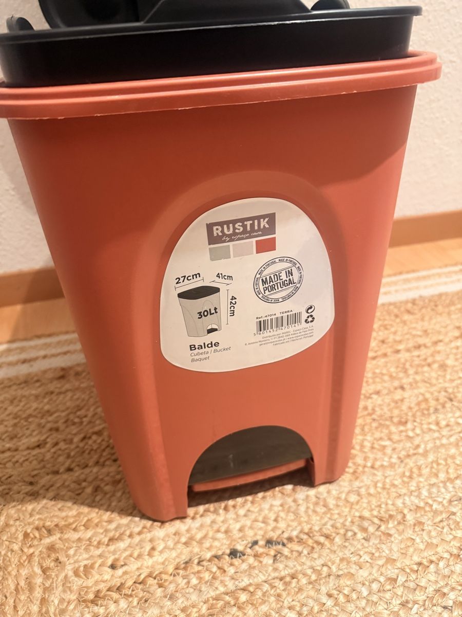 Cestini per rifiuti: Rustik Treteimer, 30L, Orange/Schwarz, Top Zustand! – Usato da Chur venduto da Pedro.Giesteira 4
