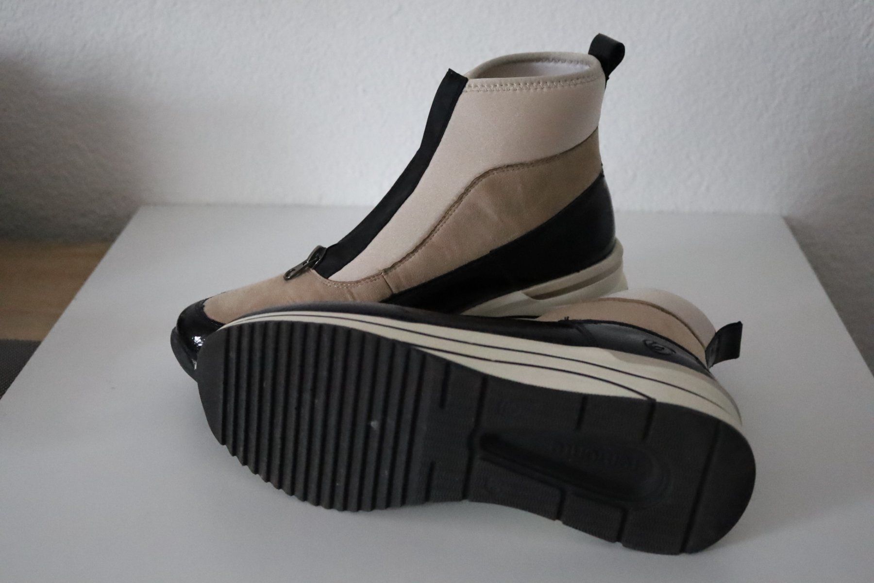 Scarpe da donna: Stiefelette von Remonte, beige / schwarz, Grösse 39 – Usato da Illnau venduto da HeRi_2019 1