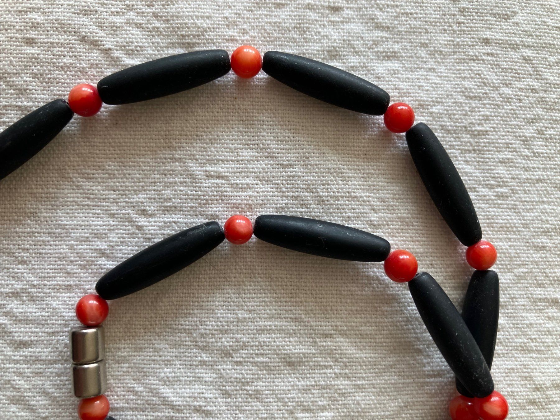 Onyx Catenine: Einfache Kette mit Onyx und Koralle – Usato da Zürich venduto da aannnnaa48 1
