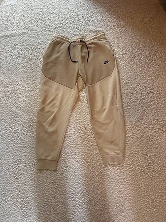 Nike tech beige 