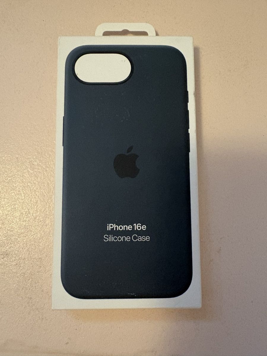 Apple Covers & Schutzfolien: iPhone 16e Silicone Case neu ungeöffnet – Neu und originalverpackt aus Möhlin von gold-sibler