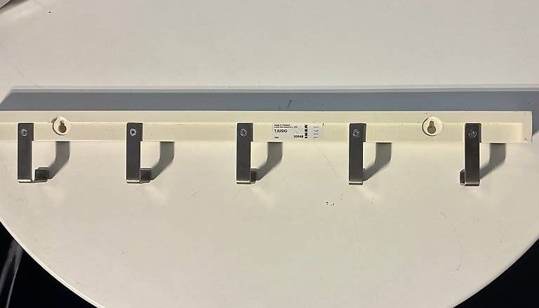 Ikea Garderobe: 5-Hakenleiste, weiss, IKEA – Gebraucht aus Uerikon von Zahlenmeisterei