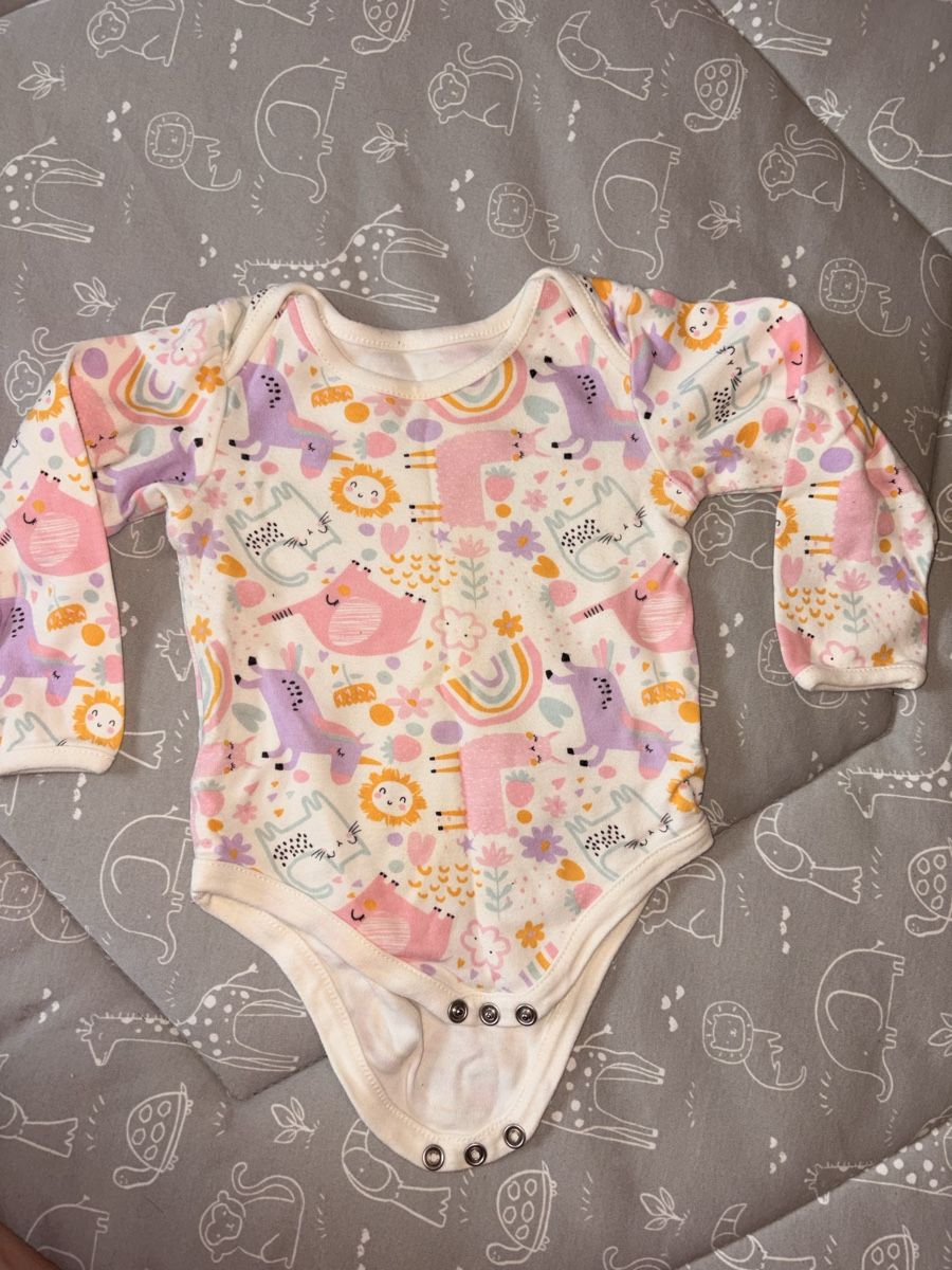 Lotti & Set di vestiti: Baby Mädchen Body 4-6 Monate  – Usato da Wolfwil venduto da kar_dg85 1