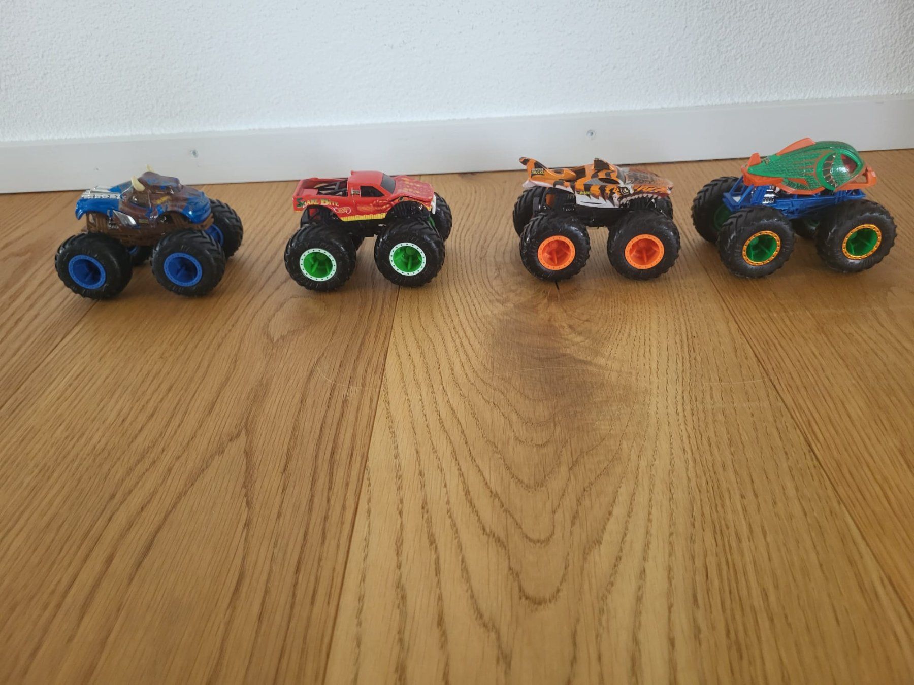 Spielzeuge: 4 Monster Trucks – Gebraucht aus Urdorf von Danii5 1