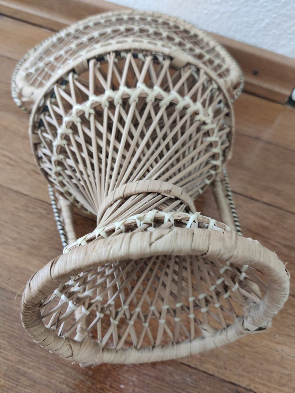 Tutte le decorazioni: Deko Pfauen- Rattensessel oder Thron /  Höhe 45cm – Usato da Muttenz venduto da IkaSul 4