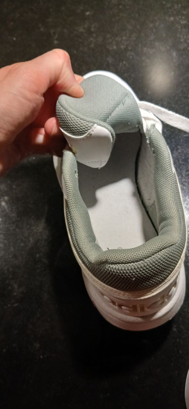 Adidas Schuhe für Mädchen: adidas schuhe 37.5 leder – Gebraucht aus Pfeffikon LU von cleoopatraa 3