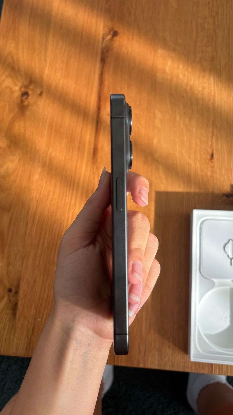 Apple Telefoni cellulari / Smartphones: Iphone 15 Pro Schwarz 128 GB – Usato da Egnach venduto da Julia6 2