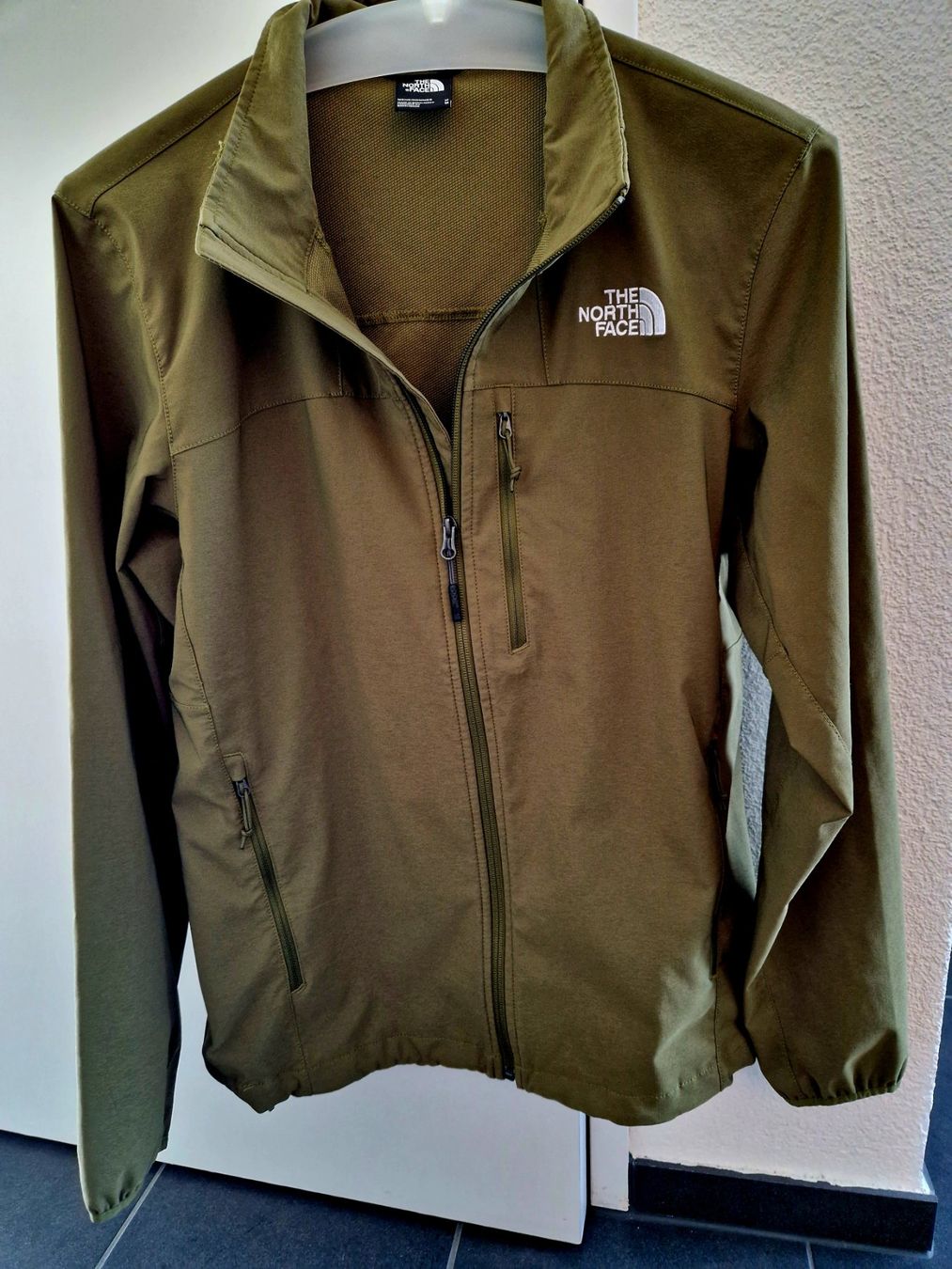 North Face Jacken: THE NORTH FACE - Trainingsjacke/Sportjacke – Neu (gemäss Beschreibung) aus Möhlin von Cloudy73