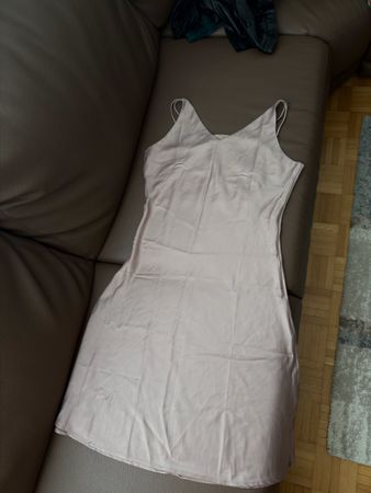Sommerliches Kleid in Pastell - Perfekt für den Urlaub!