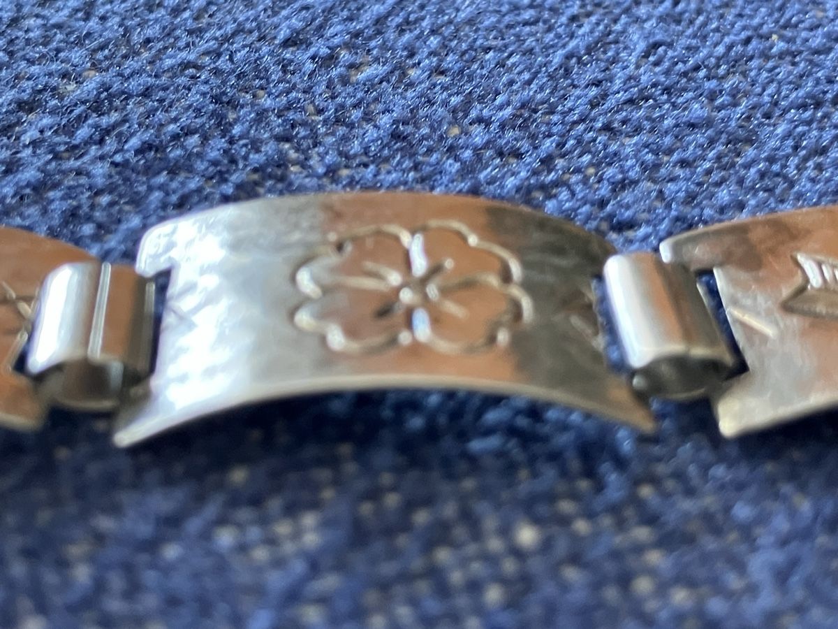 Bracciali & Braccialetti: Antikes Silberarmband mit Glückssymbolen – Usato da Düdingen venduto da Kalalua 3