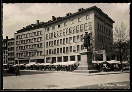 AK St. Gallen, Neugasse mit Marktständen und Denkmal