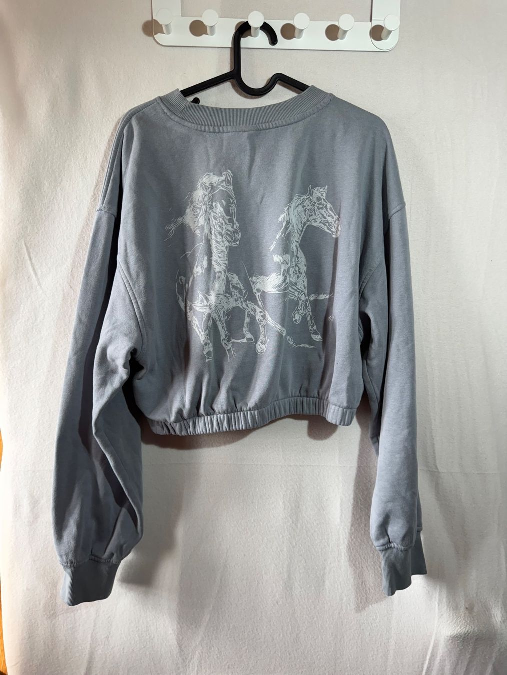 H&M Maglioni & Felpe: Kurzer grauer Pullover von H&M Gr. M – Usato da Grosswangen venduto da second_hand_dress 4