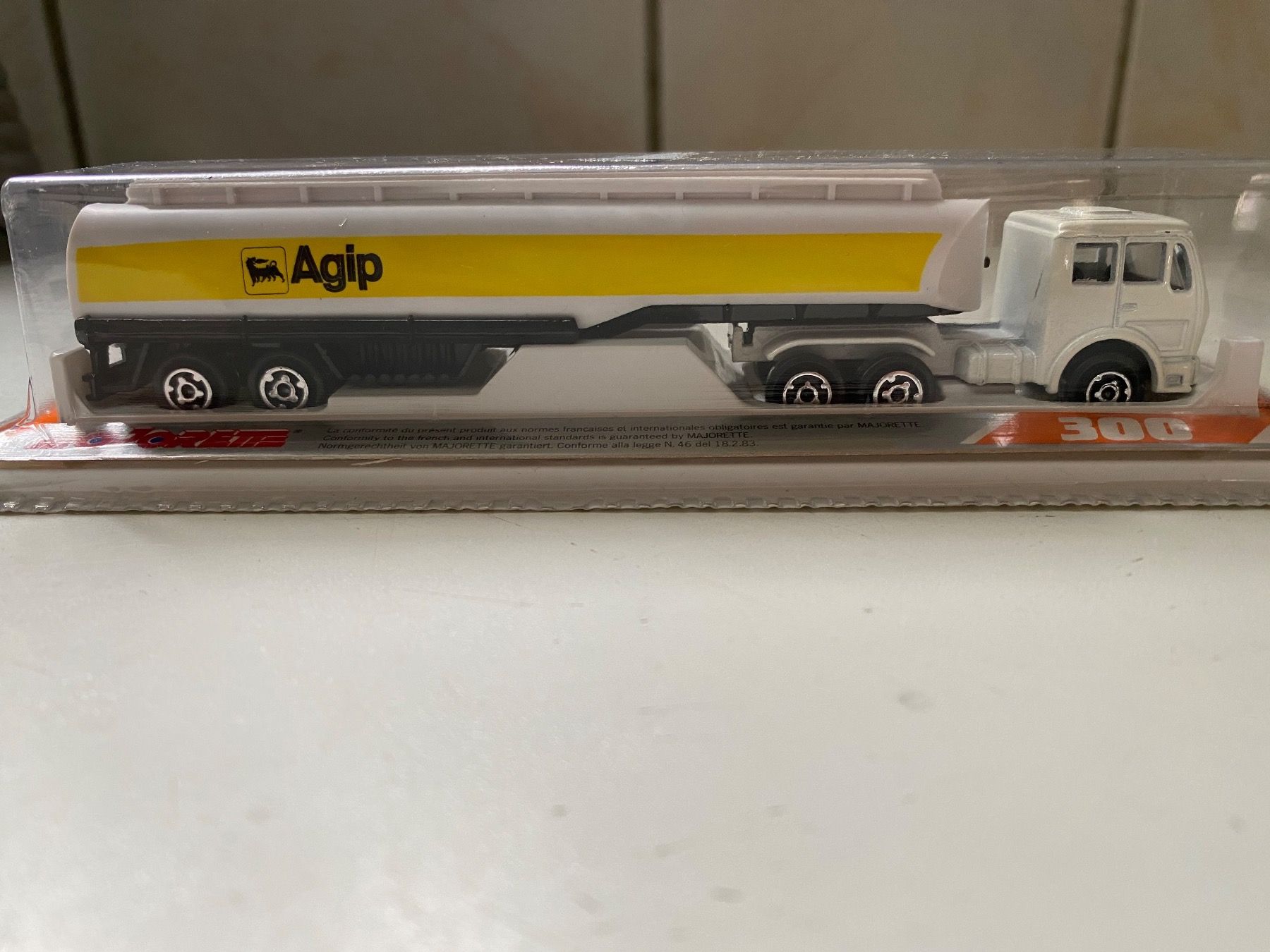 Majorette Modellini d'auto: Majorette 300 Agip Tanklastzug – Nuovo e nell'imballaggio originale da Zürich venduto da DidierTG 2