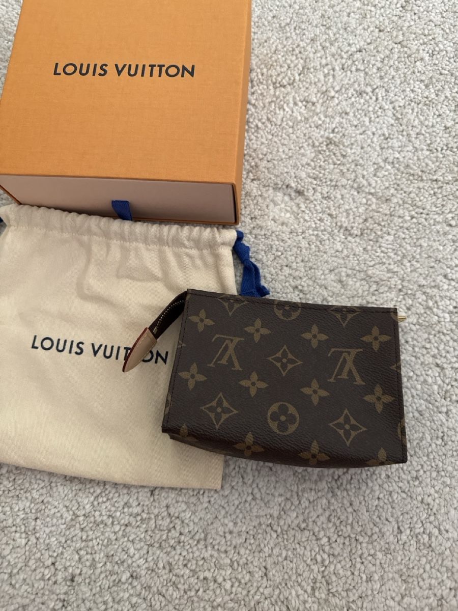 Louis Vuitton Custodie per cosmetici: Louis Vuitton toiletry Pouch 15 – Nuovo e nell'imballaggio originale da Zürich venduto da ken_n7dn 7