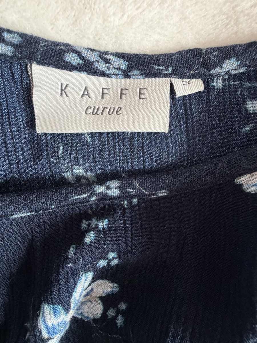 Camicette: Damen Bluse KAFFE curve Grösse 52 geblümt – Usato da Mosnang venduto da Dojajolele 1