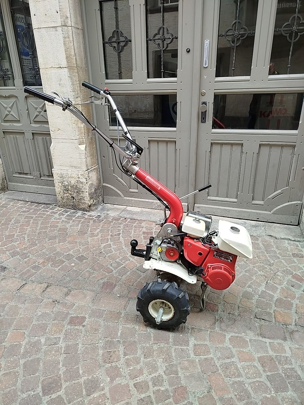 Honda Tutte le macchine: Zugmaschine Honda F400 – Usato da Schaffhausen venduto da Viertelvorvieri