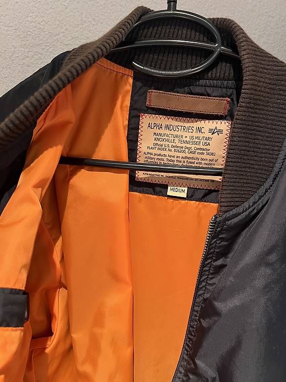 Jacken: Alpha Industries Bomberjacke M – Gebraucht aus St Gallen von rub_gk9g 1