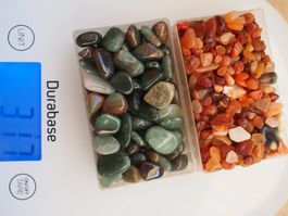 2 paquets petites pierres vertes & orange amazonite? ambres?