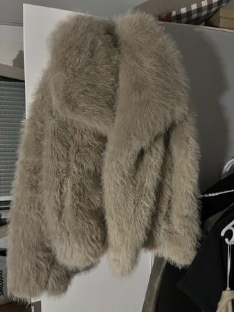 Flauschiger Mantel
