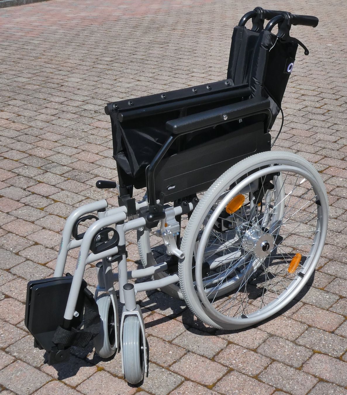 Rollstühle: Neuwertiger Rollstuhl mit Trommelbremse, 50cm Sitzbreite – Gebraucht aus Uetliburg SG von Viewsonicstar 4