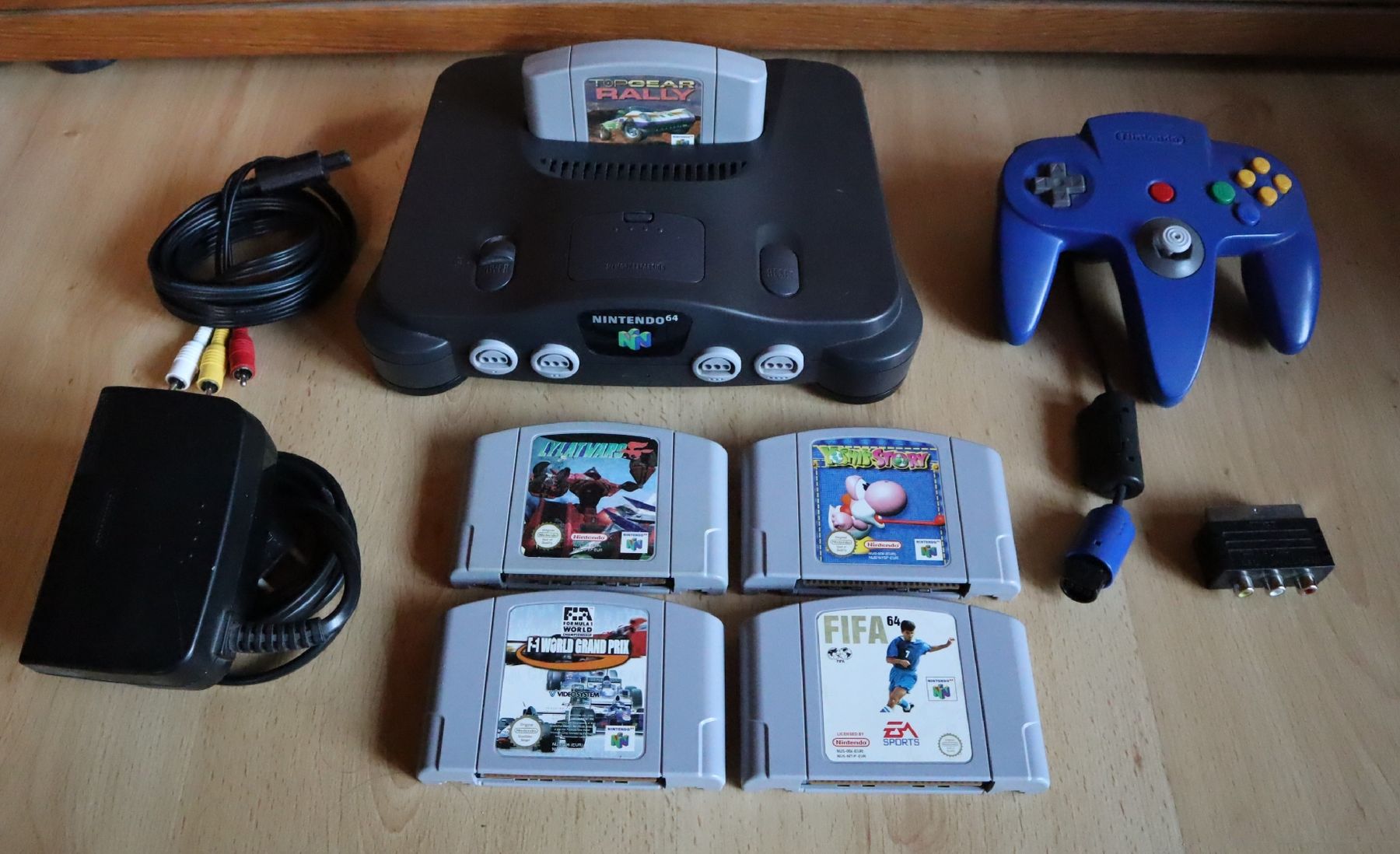 Nintendo Console: Nintendo 64 Konsole mit blauem Controller & 5 Top Games – Usato da Ochlenberg venduto da on3x