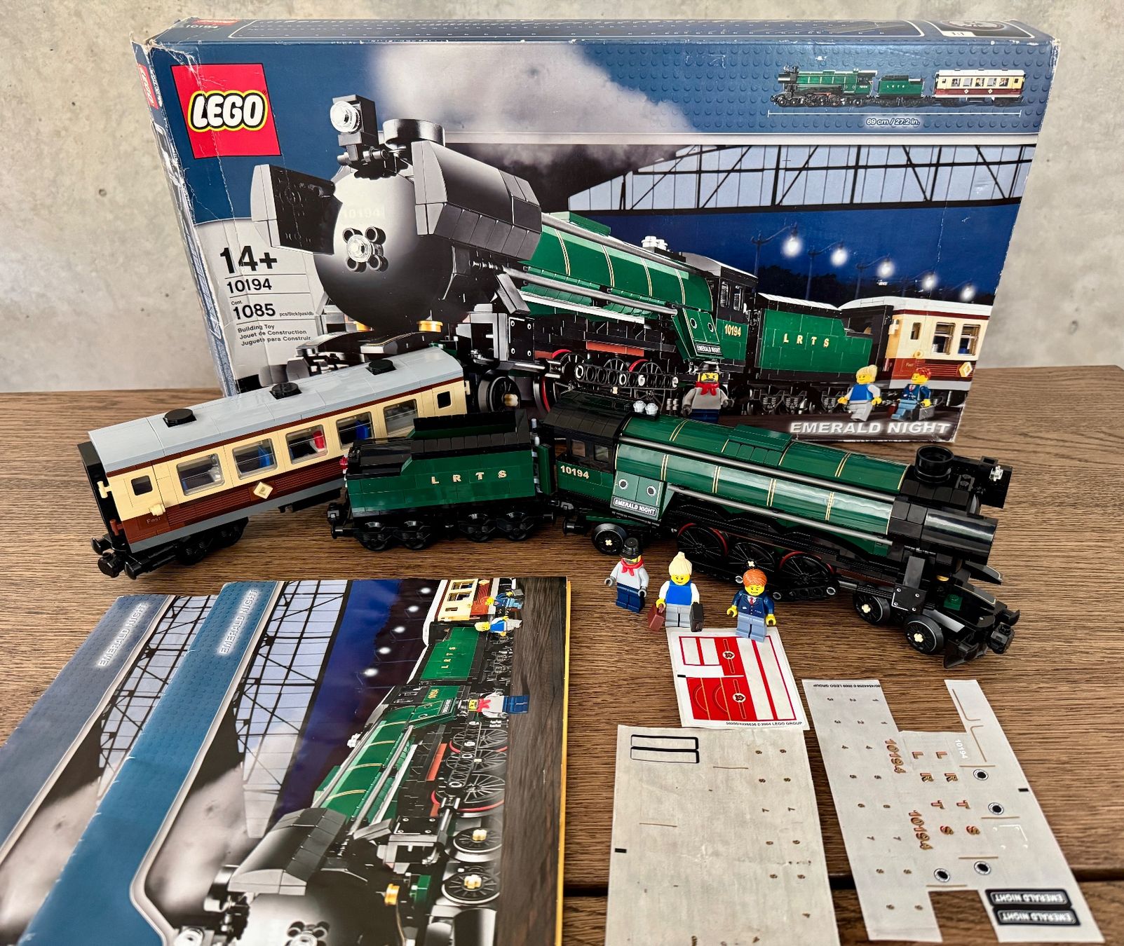Lego Kit di costruzioni: LEGO Creator Expert 10194, Emerald Night – Usato da Riehen venduto da will_stubbings