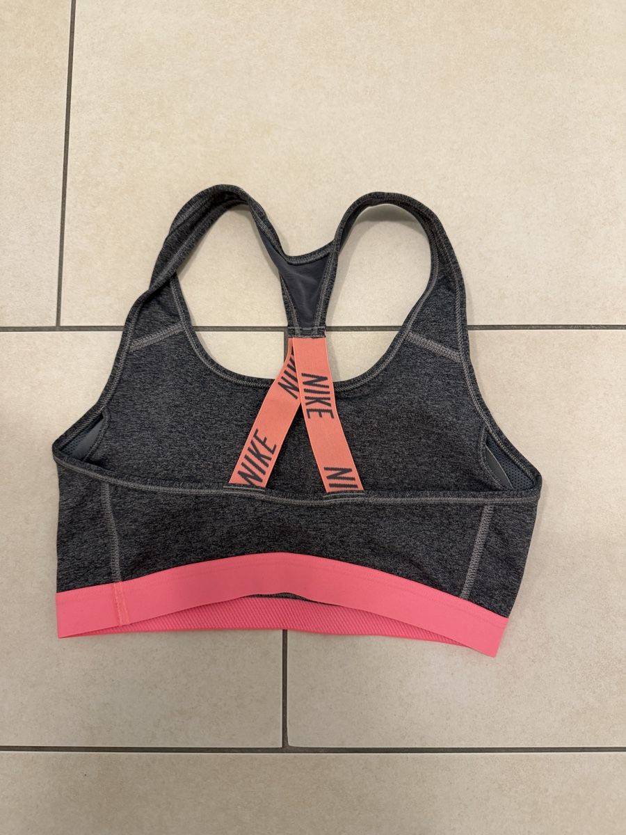 Nike Altra biancheria intima: Nike Sport BH – Usato da Küssnacht am Rigi venduto da kristinascloset 1