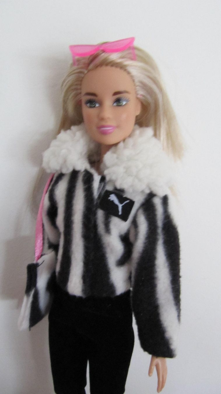 Puppen: Barbie Puppe mit - Puma Logo - Jacke – Gebraucht aus Brunnen von Kiwiland1 1