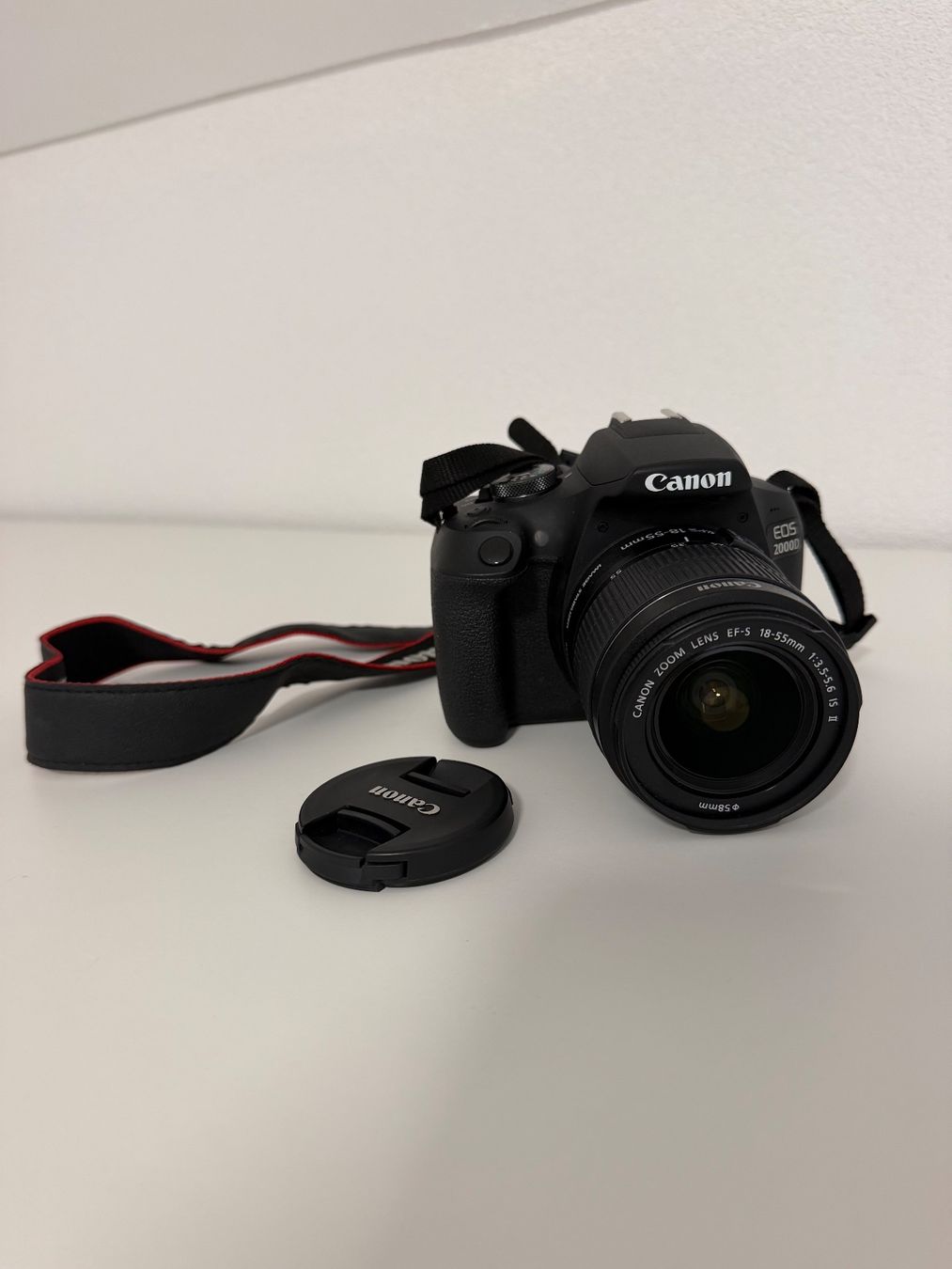 Canon Appareil photo: Canon EOS 2000D Kit mit EF-S 18-55 IS II Objektiv – D'occasion à Abtwil SG par Shkendie 2