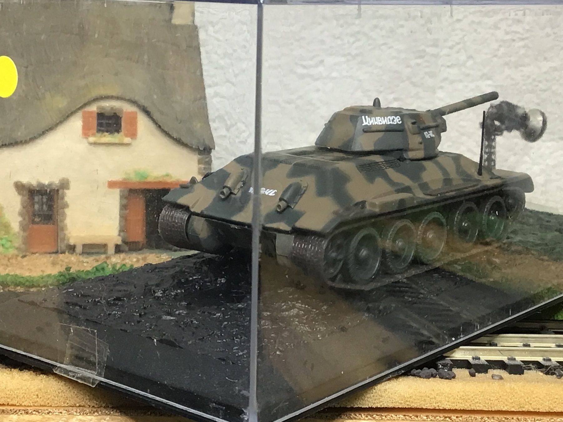 Kit di modellismo & Modellini statici: 1:72 Modellpanzer T-34/76 mit Vitrine – Nuovo (secondo la descrizione) da Männedorf venduto da Spezial-Modelle 2