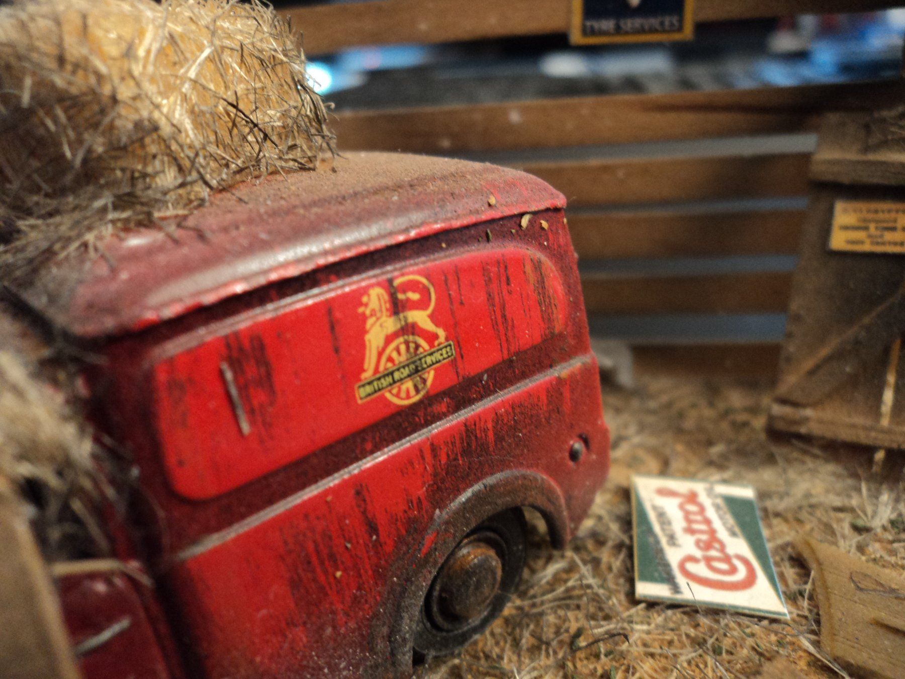 Modellini d'auto: Diorama Scheunenfund 1/43 mit Morris Minor – Nuovo (secondo la descrizione) da Schwarzenburg venduto da modelCARama 3