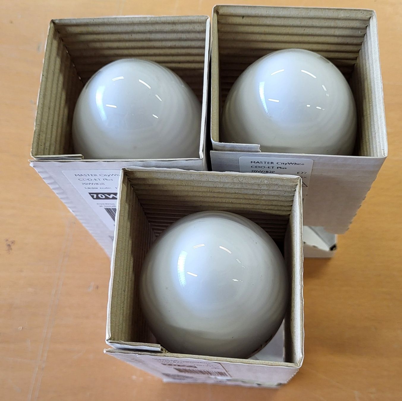 Philips Lampade: Philips MASTER E27 CDO-ET Plus CityWeiß Leuchtmittel, 3 Stk. – Nuovo e nell'imballaggio originale da Davos Dorf venduto da Milwaukee02 4