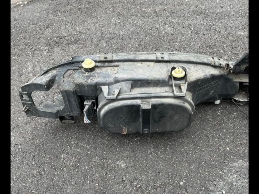 Fari: Ford Mondeo Scheinwerfer mit Grill JG 1994 – Usato da Rothenhausen venduto da Deltassion 4